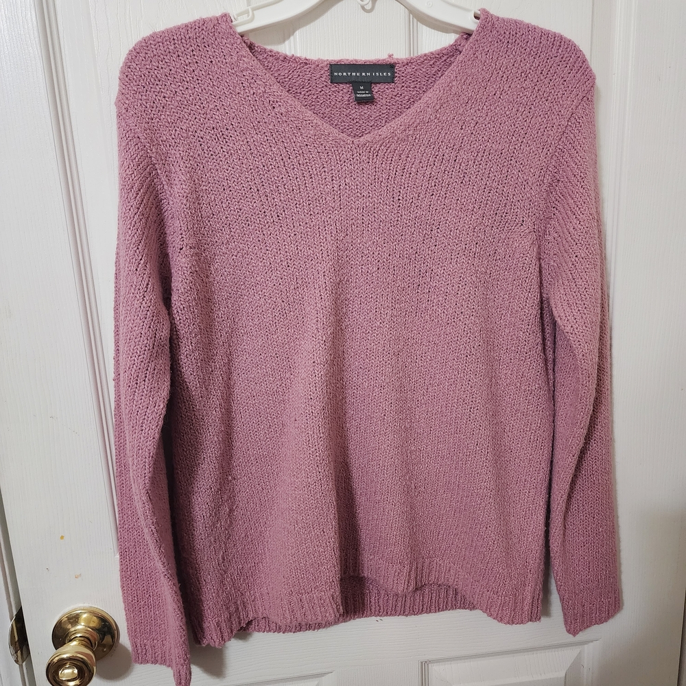 Elegant V-Neck Sweater in Soft Pink Size Medium